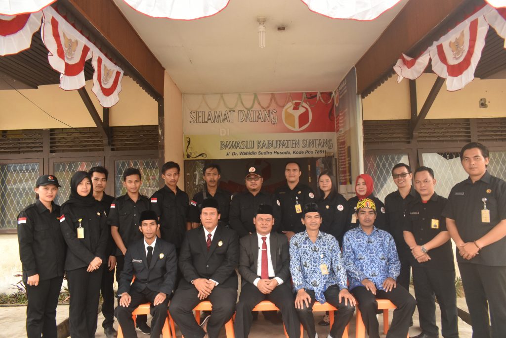 BADAN PENGAWAS PEMILIHAN UMUM KABUPATEN SINTANG MEMPERINGATI HUT RI YANG KE-74 TAHUN