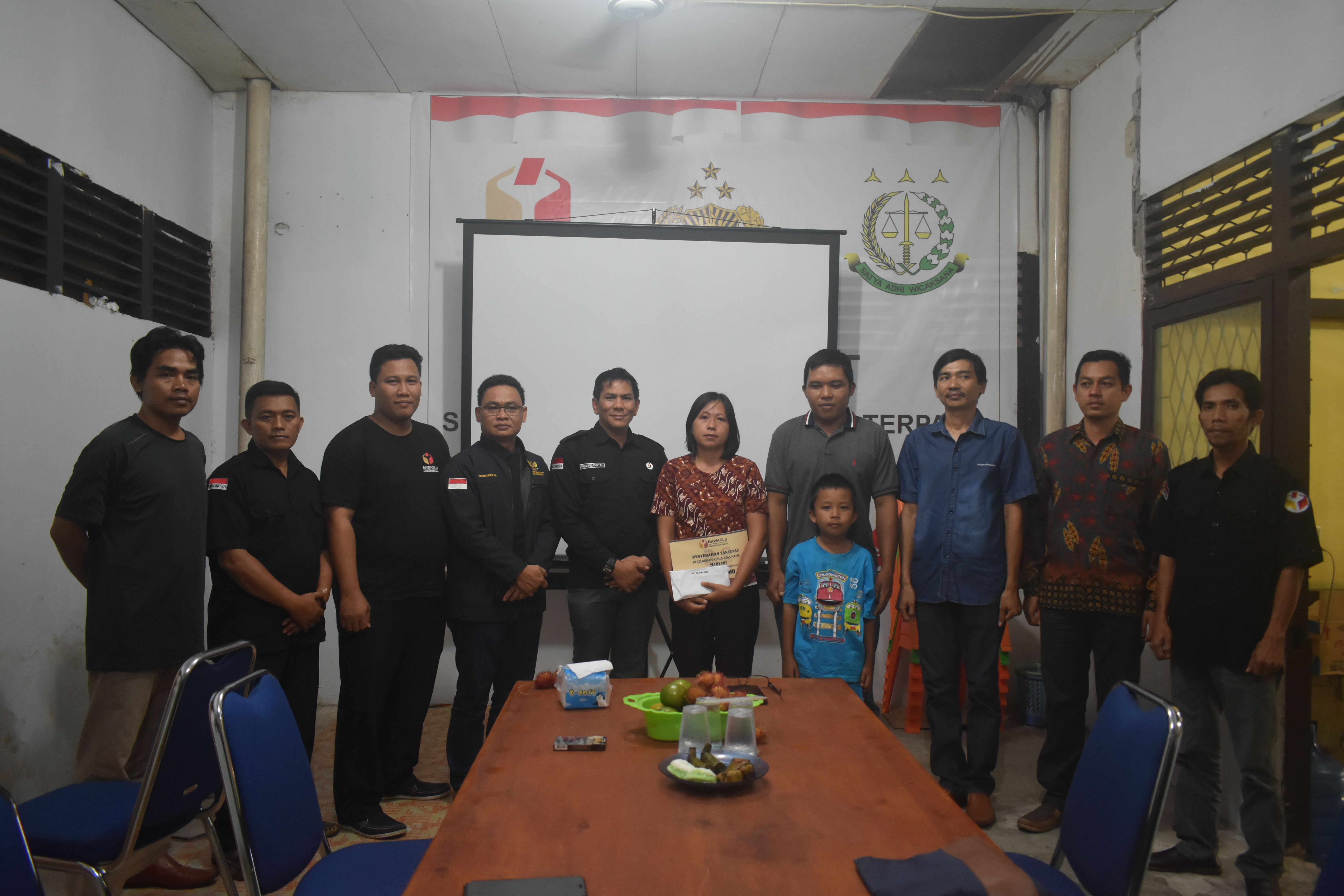 PENYERAHAN SANTUNAN KECELAKAN KERJA