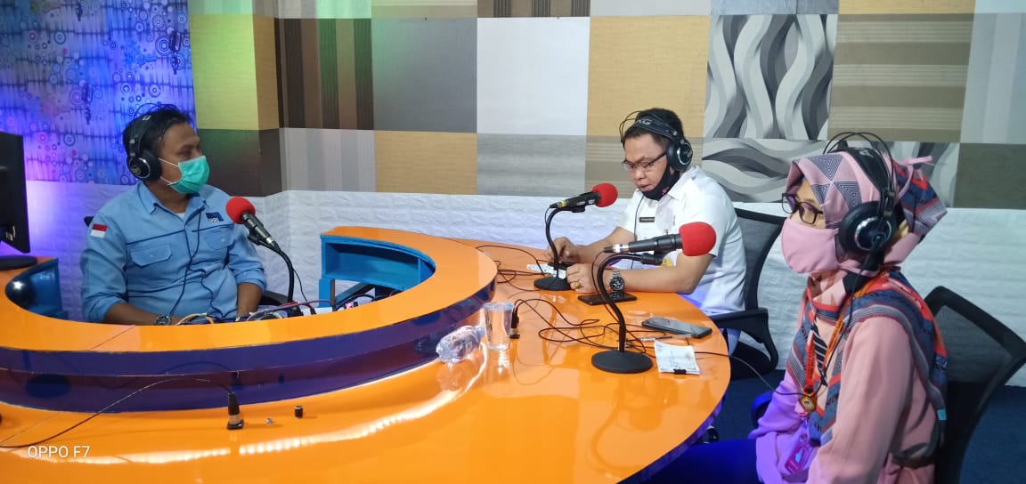 Ketua Bawaslu Menghadiri Dialog Interaktif "Kristal Pagi" di RRI Sintang