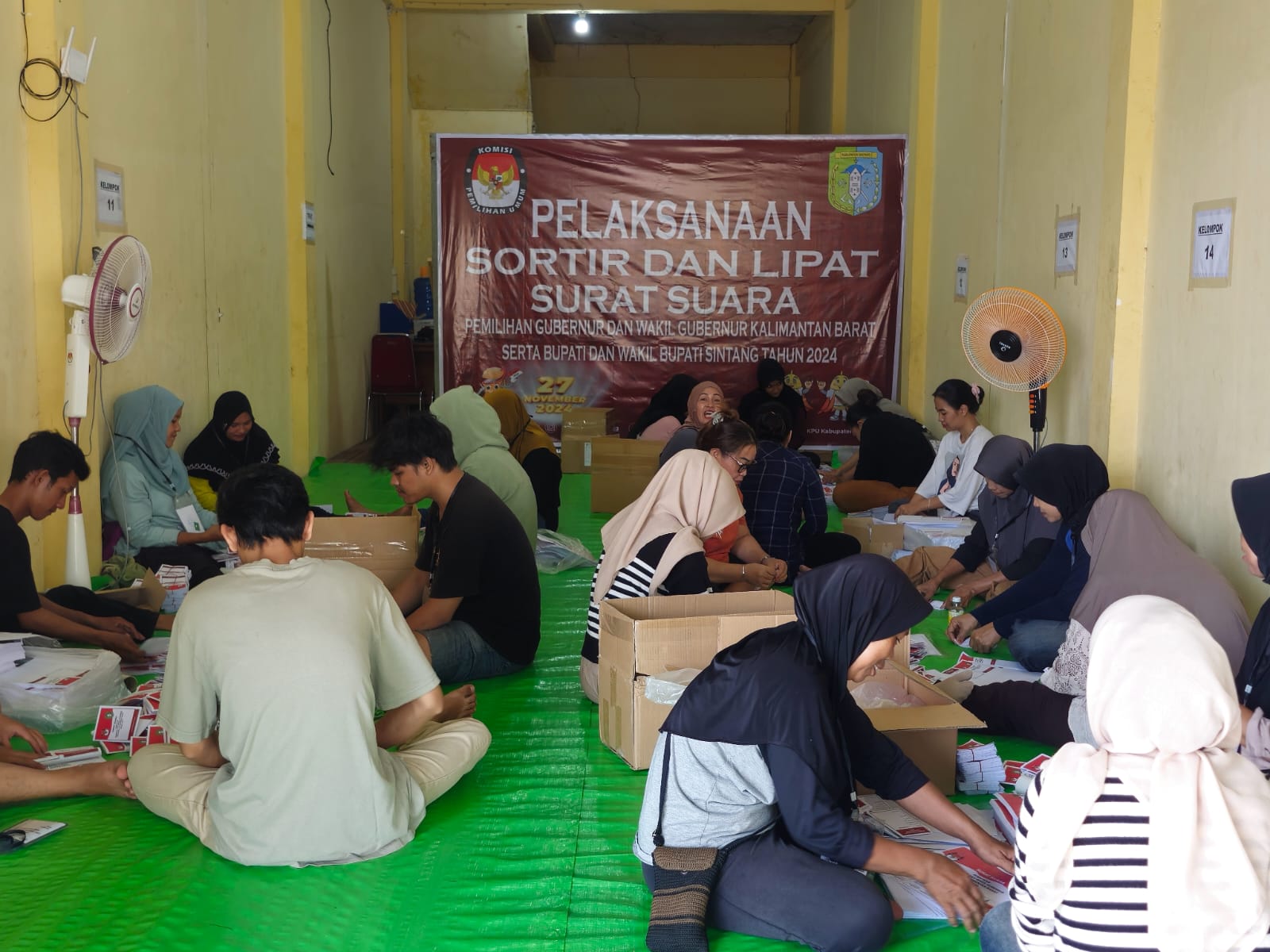 Sortir dan Lipat Surat Suara