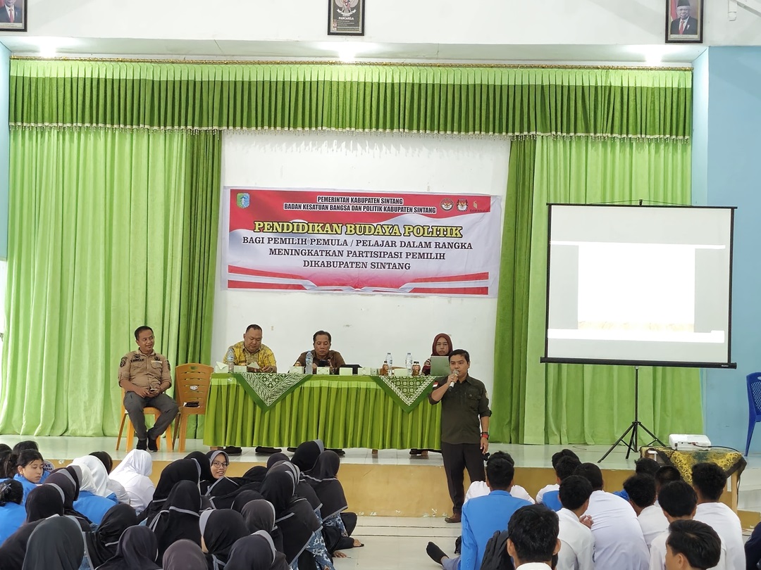 okumentasi Pada saat Penyampaian Materi Oleh Anggota Bawaslu Sintang