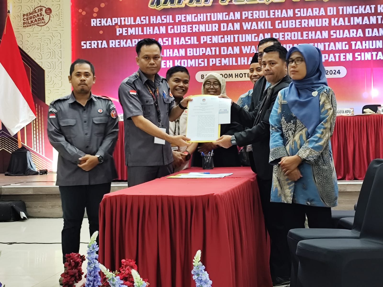 Bawaslu Sintang Awasi Rekapitulasi Suara Tingkat Kabupaten, Pastikan Transparansi dan Akurasi.