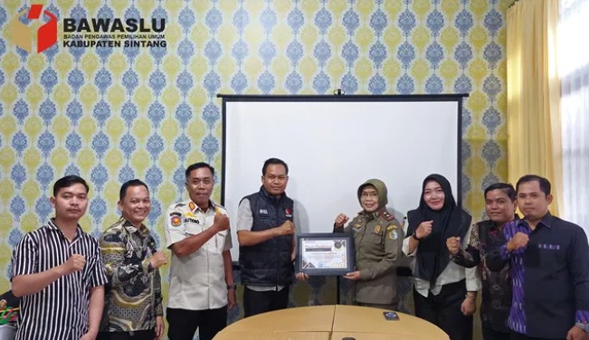 Bawaslu Sintang Audiensi serta Berikan Apresiasi kepada Satpol PP Sintang