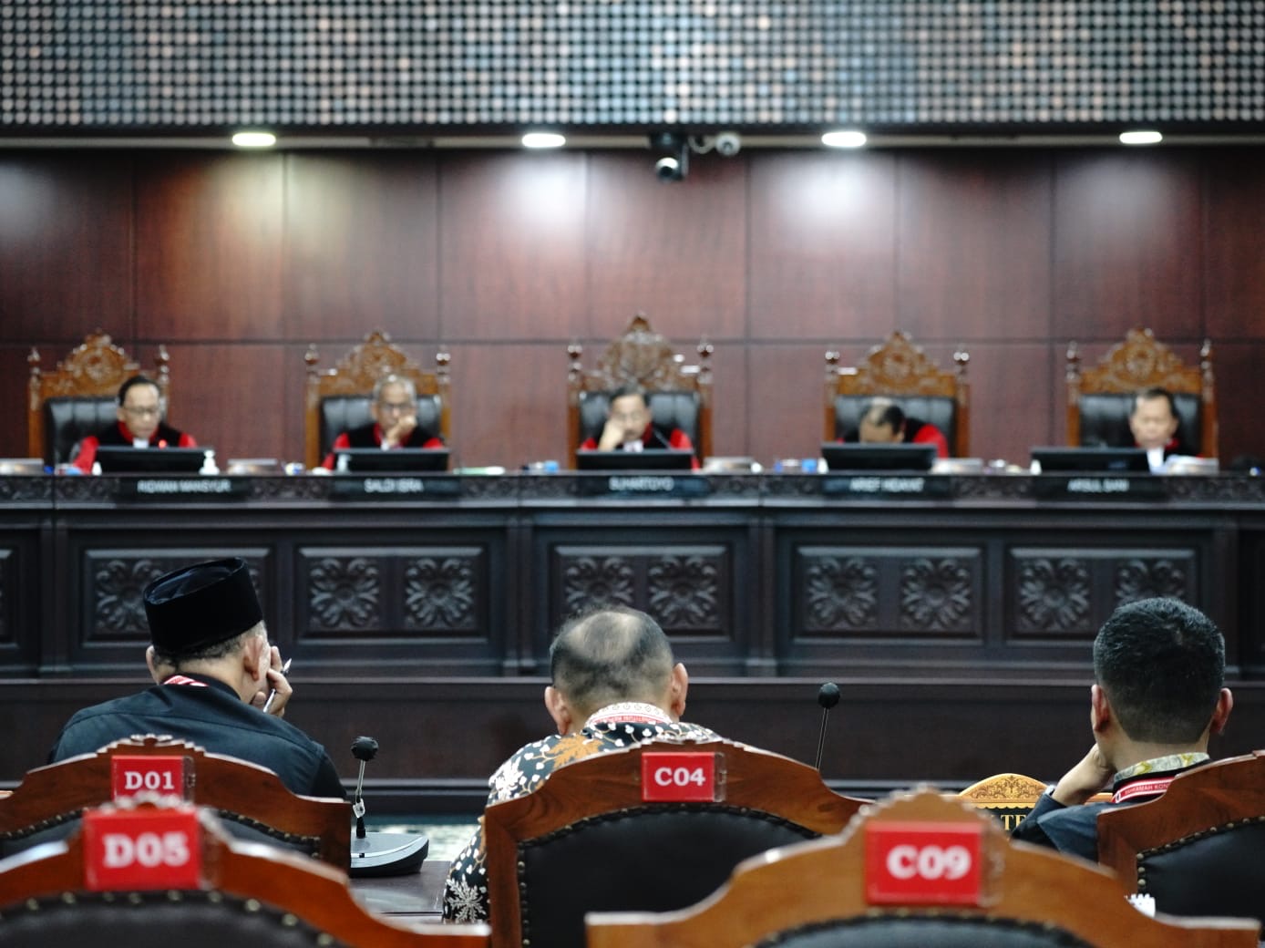 Suasana sidang Perselisihan Hasil Pemilihan Umum (PHPU) Wali Kota Palopo dan PHPU Mahakam Ulu di Gedung Mahkamah Konstitusi, Selasa, (8/7/2025)./Foto: Publikasi dan Pemberitaan Bawaslu