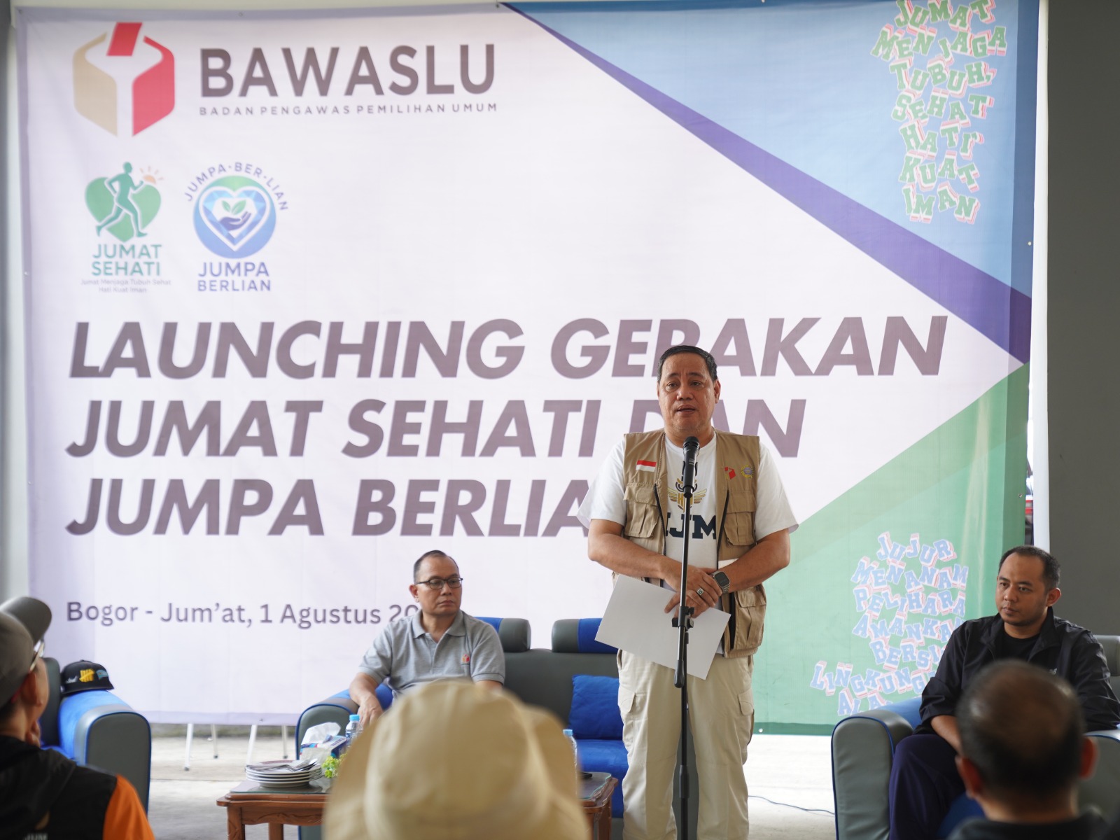 Anggota Bawaslu Herwyn JH Malonda saat memberikan sambutannya saat peluncuran Gerakan Jumat Sehati dan Jumpa Berlian di Kantor Bawaslu Kabupaten Bogor, Jumat (1/8/2025)/Foto: Publikasi dan Pemberitaan Bawaslu