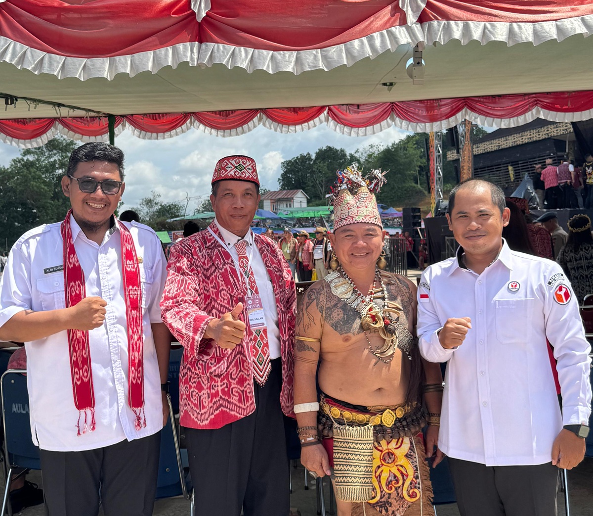 Anggota Bawaslu Sintang Sutami saat menghadiri pembukaan Pekan Gawai Dayak Kabupaten Sintang ke XII Tahun 2025.