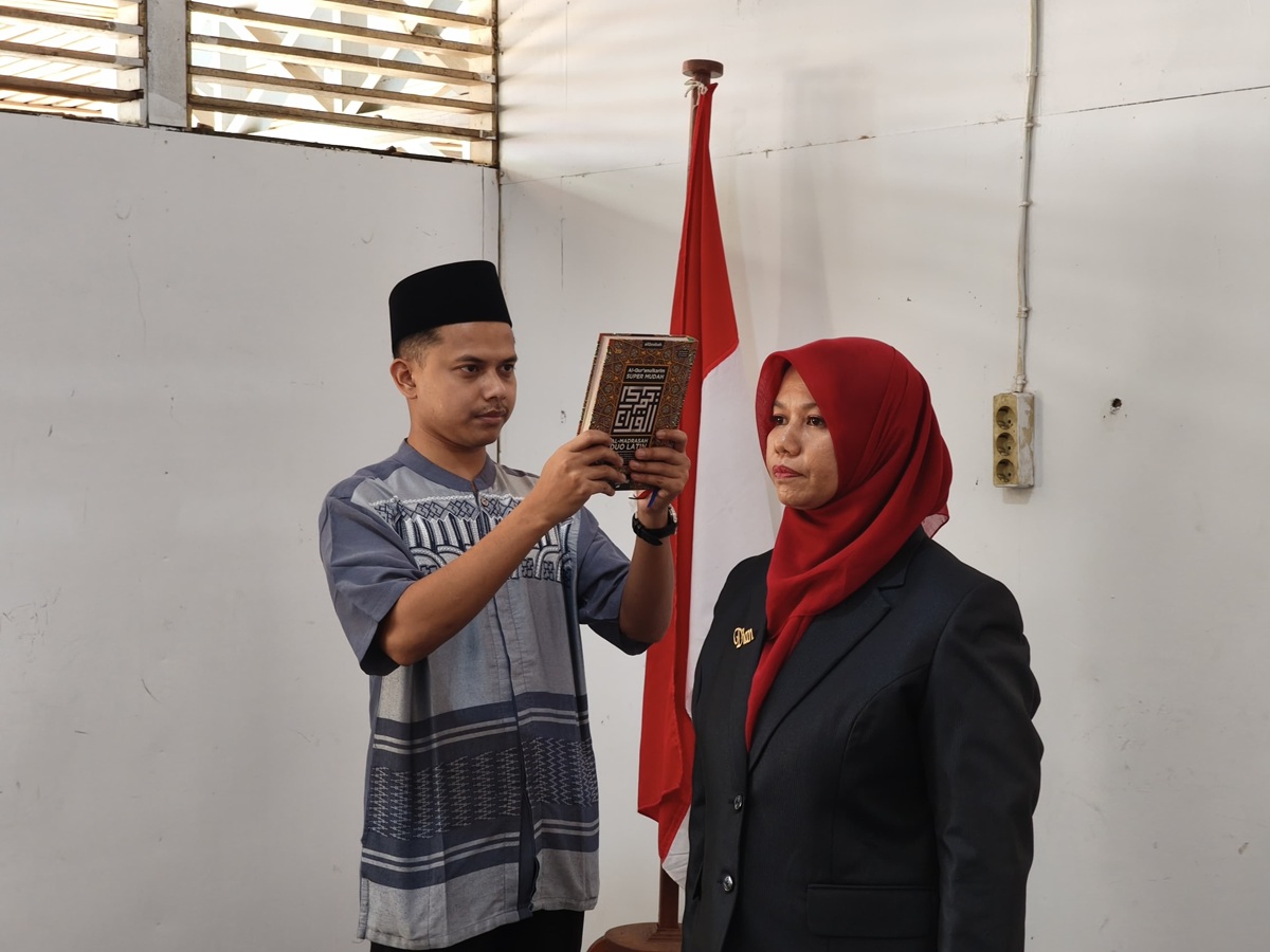 Dian Astina Resmi Dilantik Jadi PAW Anggota Bawaslu Sintang