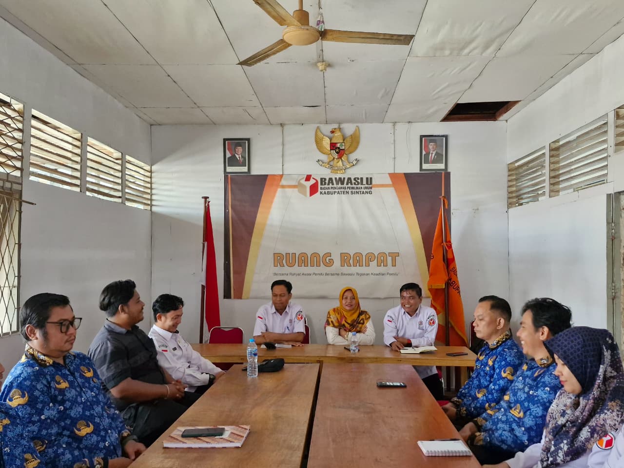 Bawaslu Sintang Gelar Diskusi Rutin: Evaluasi Kegiatan dan Persiapan Agenda Mendatang