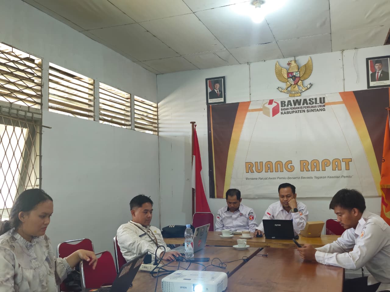 Bawaslu Sintang Gelar Rapat Penyusunan Laporan Pelaksanaan Penguatan Kelembagaan Pengawas Pemilu