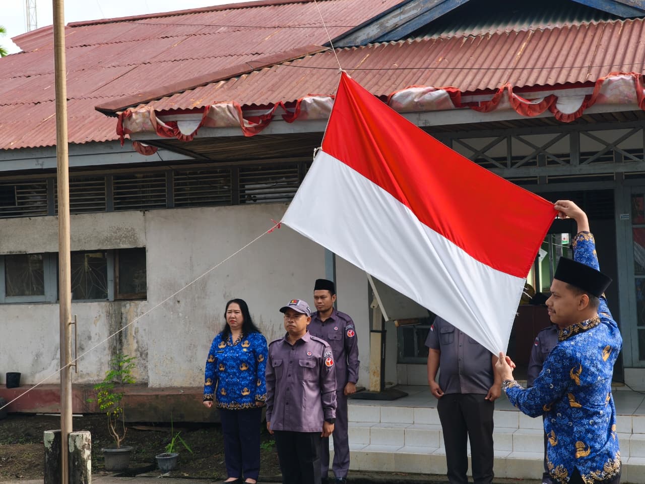 Bawaslu Sintang Gelar Upacara Peringatan Hari Sumpah Pemuda, Kobarkan Semangat Persatuan dan Pengawasan Demokrasi
