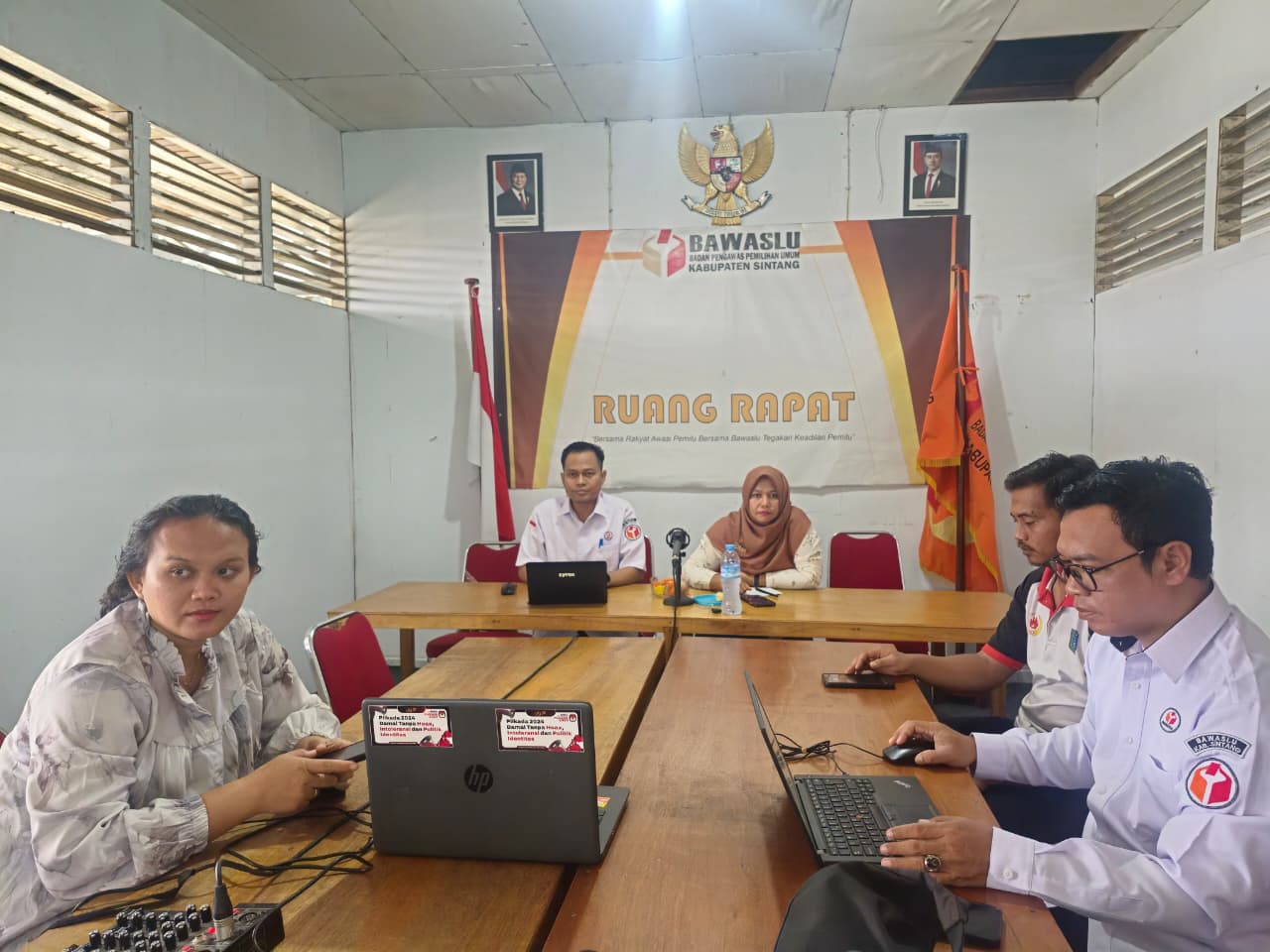 Bawaslu Kabupaten Sintang Hadiri Pelatihan Protokoler yang Diselenggarakan Bawaslu Kalbar Secara Daring