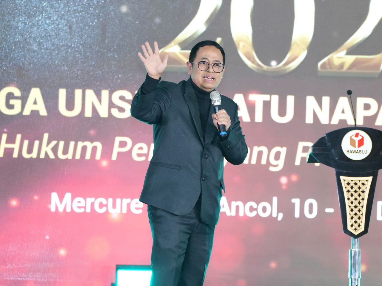 Anggota Bawaslu Puadi saat memberikan sambutan dalam malam penganugrahan Gakkumdu Award 2025 di Jakarta, Kamis (11/12/2025). Foto: Pemberitaan dan Publikasi Bawaslu RI