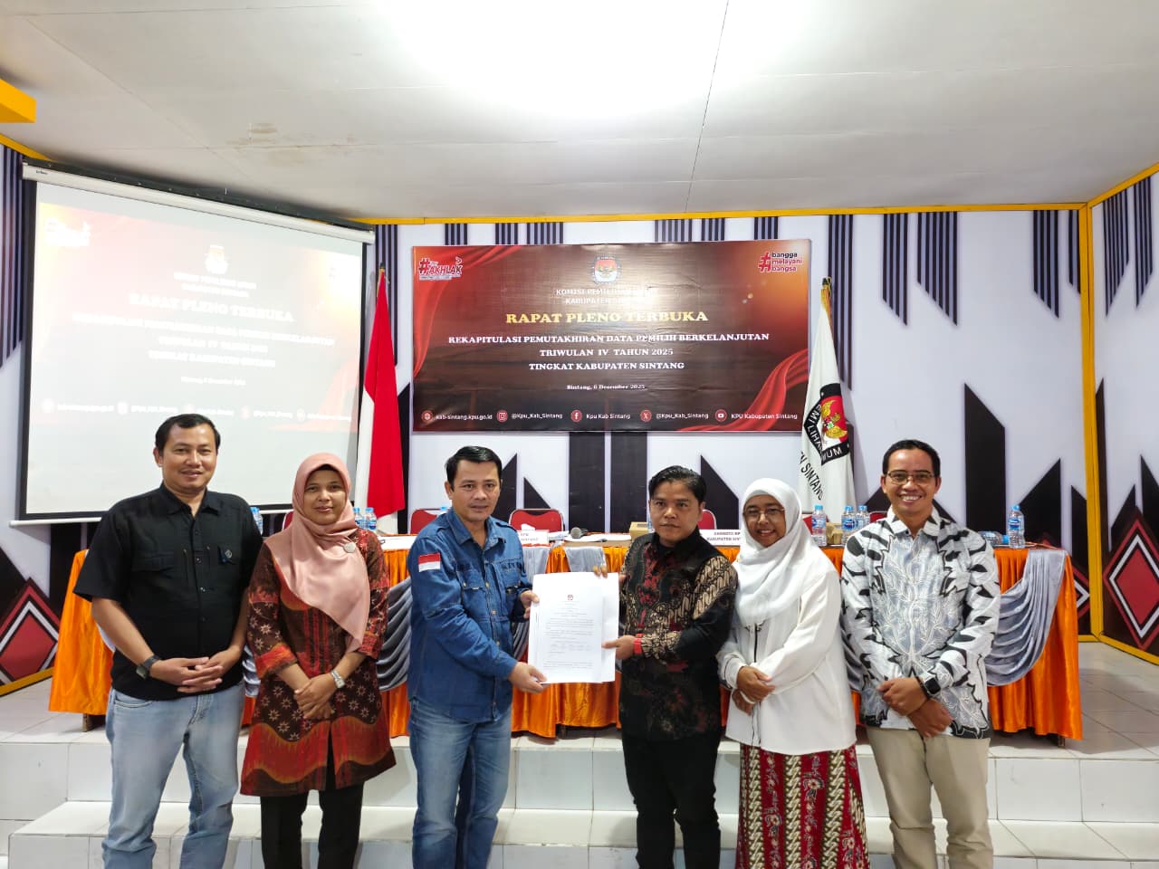 Bawaslu Sintang Hadiri Rapat Pleno Terbuka Triwulan IV, Awasi Akurasi dan Transparansi Data Pemilih