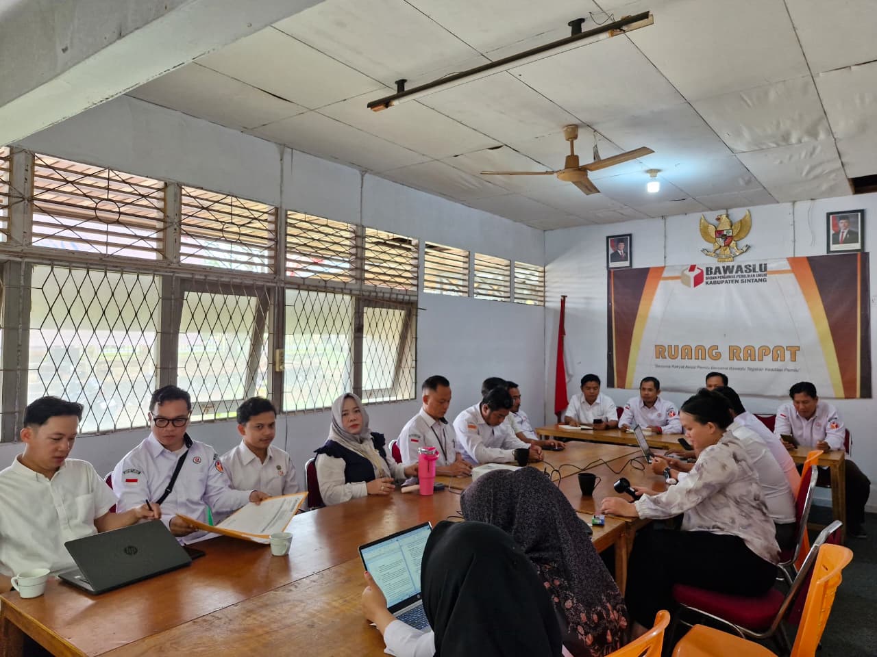 Bawaslu Sintang Gelar Rapat Rutin Bahas Rencana Kerja Kelembagaan
