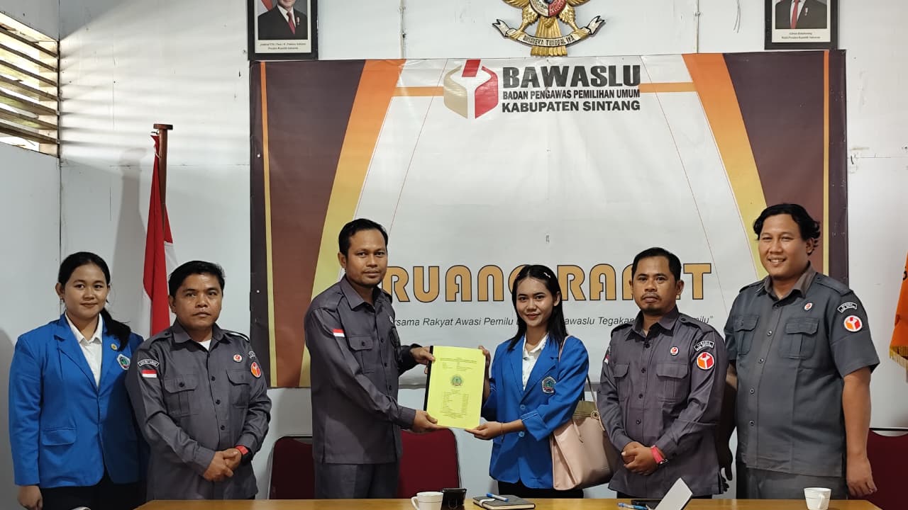 Bawaslu Sintang Terima Laporan Akhir Magang Mahasiswa STKIP Persada Khatulistiwa