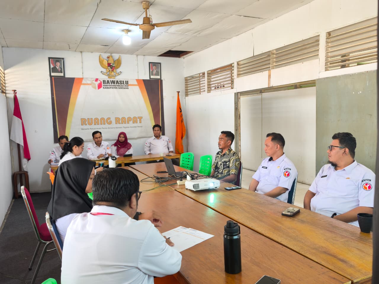 Bawaslu Kabupaten Sintang Matangkan Persiapan Monitoring dan Evaluasi Keterbukaan Informasi Publik Tahun 2026