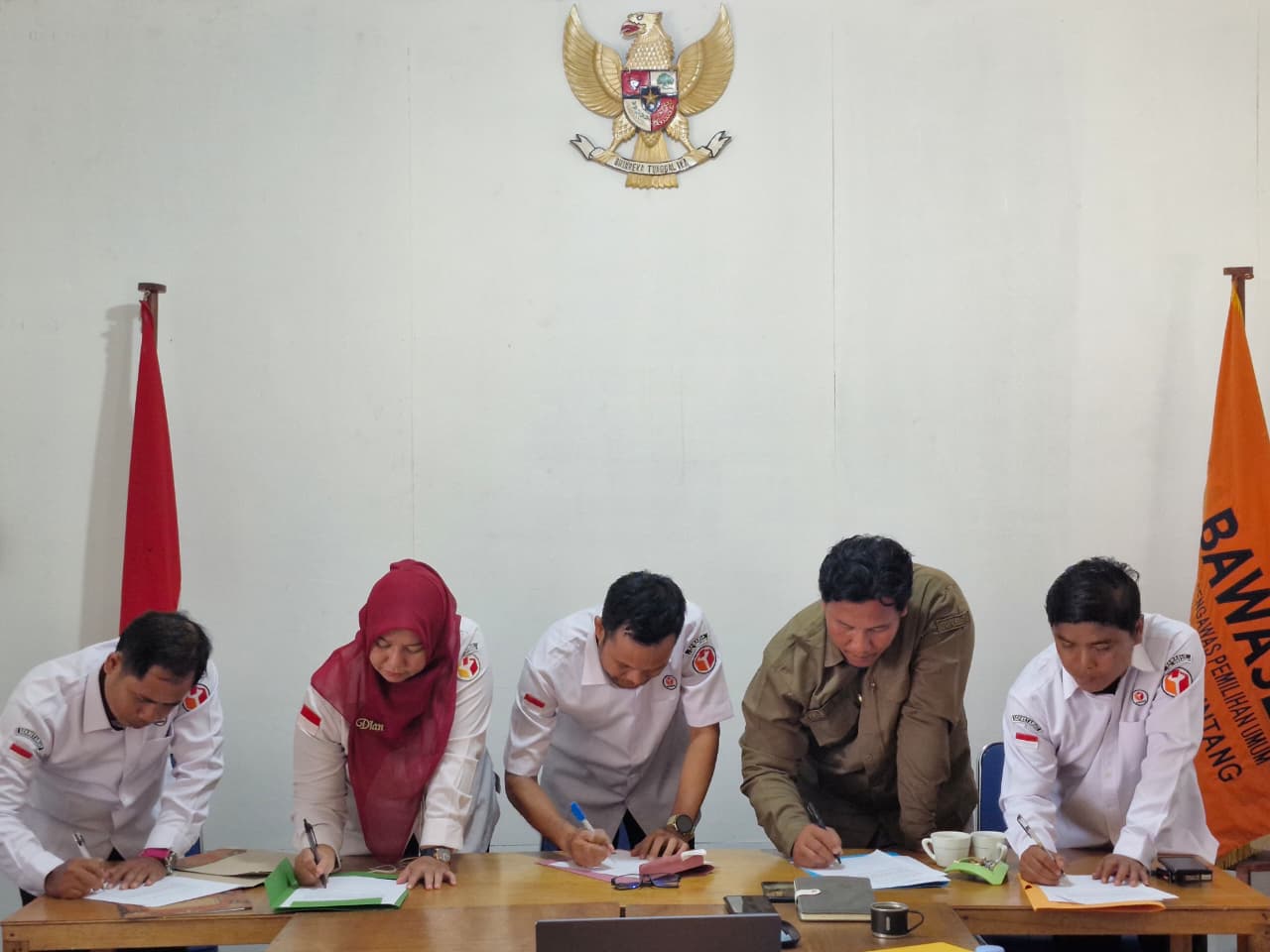 Bawaslu Kabupaten Sintang Tandatangani Dokumen Indikator Kinerja Utama (IKU) Tahun 2026