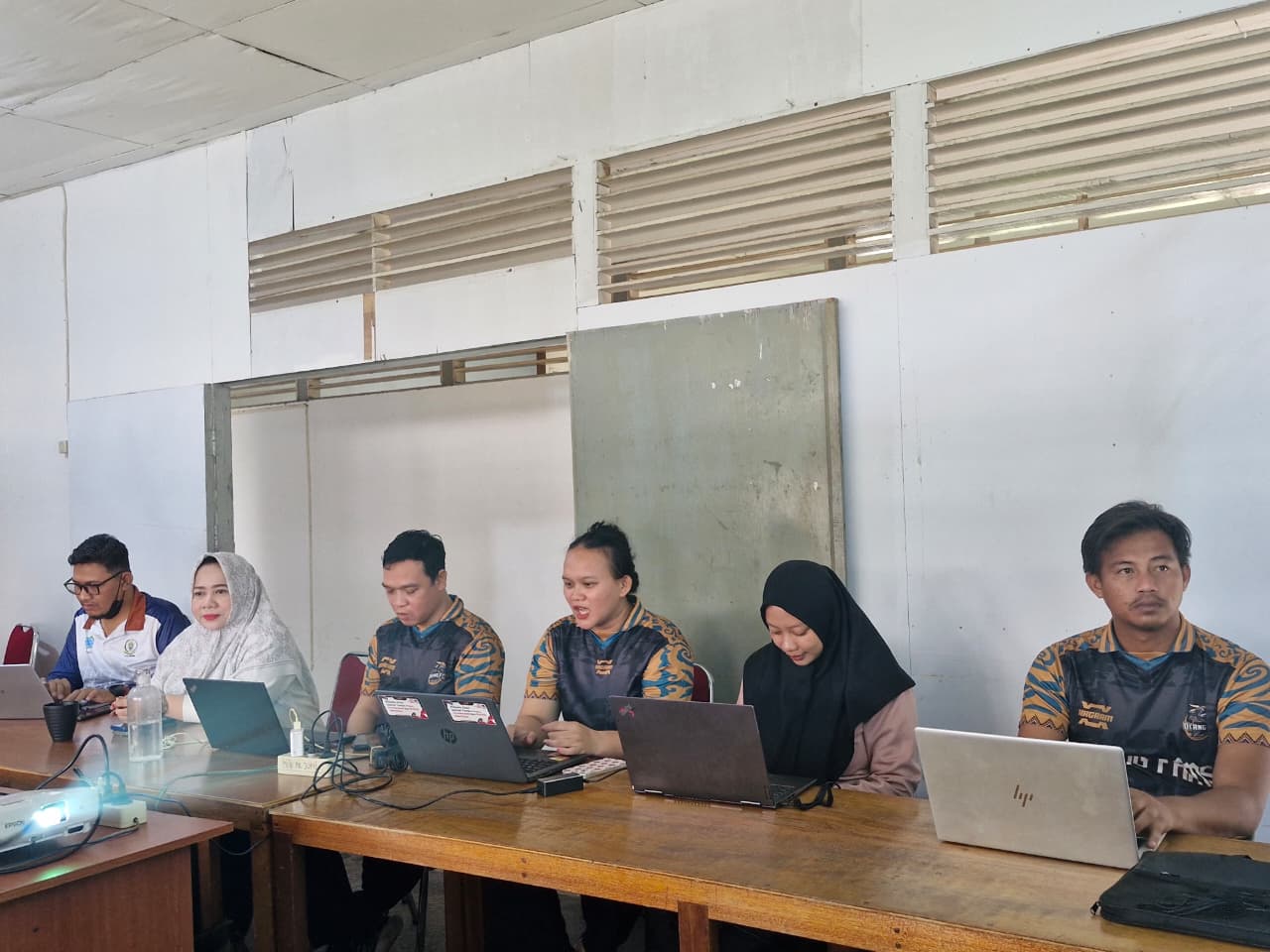 Perkuat Evaluasi dan Perencanaan, Bawaslu Sintang Gelar Rapat Rabu Sinergi