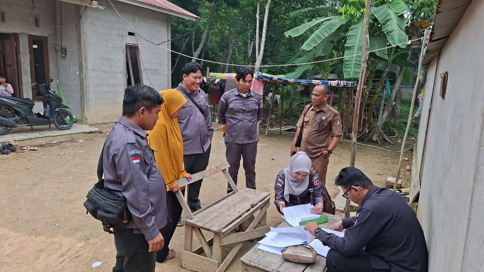 Petakan Kerawanan Data Pemilih Berkelanjutan: Bawaslu Sintang Laksanakan Uji Petik di Desa Balai Agung