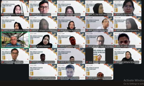 Sintang,– Aldi Sopiandi, calon pegawai negeri sipil (CPNS) dengan jabatan Analis Hukum Ahli Pertama di Sekretariat Badan Pengawas Pemilihan Umum (Bawaslu) Kabupaten Sintang, mengikuti Latihan Dasar (Latsar) CPNS yang diselenggarakan pada bulan ini. Latsar menjadi bagian dari proses pembentukan karakter dan kompetensi ASN baru.  Dalam Latsar tersebut, Aldi bersama peserta lainnya Elvia Nur Ummi dan Miftahul Khairiyah mendapatkan materi terkait wawasan kebangsaan, nilai bela negara, serta penguatan nilai-nila