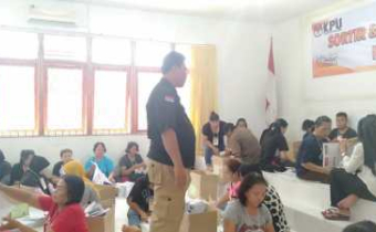BAWASLU SINTANG TURUT AWASI PROSES PELIPATAN KERTAS SURAT SUARA