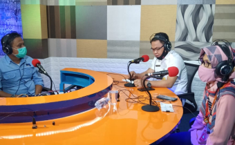 Ketua Bawaslu Menghadiri Dialog Interaktif "Kristal Pagi" di RRI Sintang