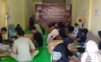 Sortir dan Lipat Surat Suara