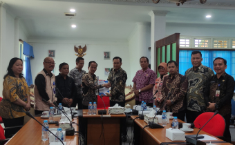 Serahkan Laporan Hasil Pengawasan Tahapan Disertai Penandatanganan BAST 