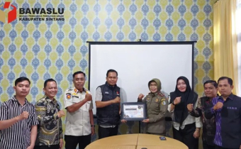 Bawaslu Sintang Audiensi serta Berikan Apresiasi kepada Satpol PP Sintang