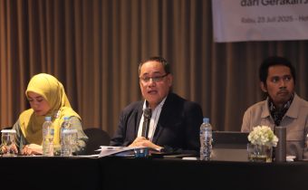 Anggota Bawaslu Herwyn JH Malonda saat menyampaikan arahan di diskusi publik “Menjaga Integritas Pemilu dengan Perbaikan Tata Kelola Pemilu: Pembelajaran dan Rekomendasi Kebijakan dari Gerakan JagaSuara2024” di Jakarta, Rabu (23/7/2025).