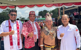 Anggota Bawaslu Sintang Sutami saat menghadiri pembukaan Pekan Gawai Dayak Kabupaten Sintang ke XII Tahun 2025.