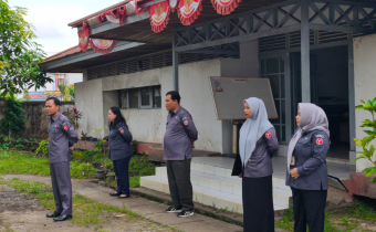 Ketua Bawaslu Sintang Pimpin Apel Rutin, Tekankan Kesehatan dan Disiplin Kerja