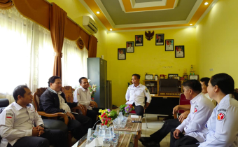 Silaturahmi Bawaslu Sintang dengan Kesbangpol Sintang pada 11 Maret 2026 untuk memperkuat sinergi kelembagaan.