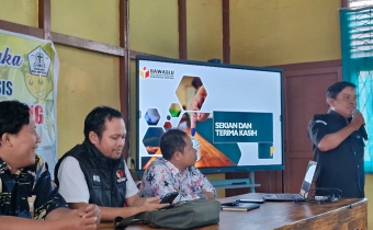 Kegiatan Bawaslu Sintang Goes To School bersama siswa di SMAS Sinar Kasih.