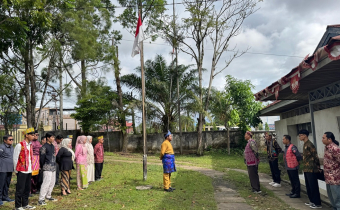 Apel Senin Spesial, Bawaslu Sintang Kenakan Pakaian Adat Daerah Peringati HUT Sintang ke-664