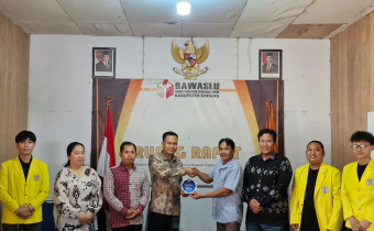 Empat Bulan Mengabdi, Mahasiswa FISIP Universitas Kapuas Sintang Akhiri Program Magang di Bawaslu Kabupaten Sintang