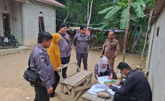 Petakan Kerawanan Data Pemilih Berkelanjutan: Bawaslu Sintang Laksanakan Uji Petik di Desa Balai Agung